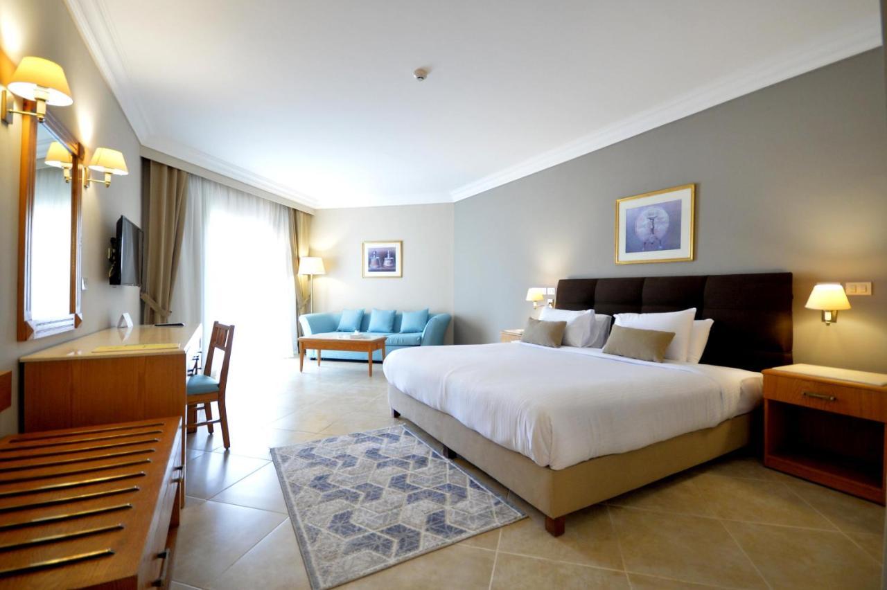 Deluxe Double Room with Pool View,1612965993:JPEG