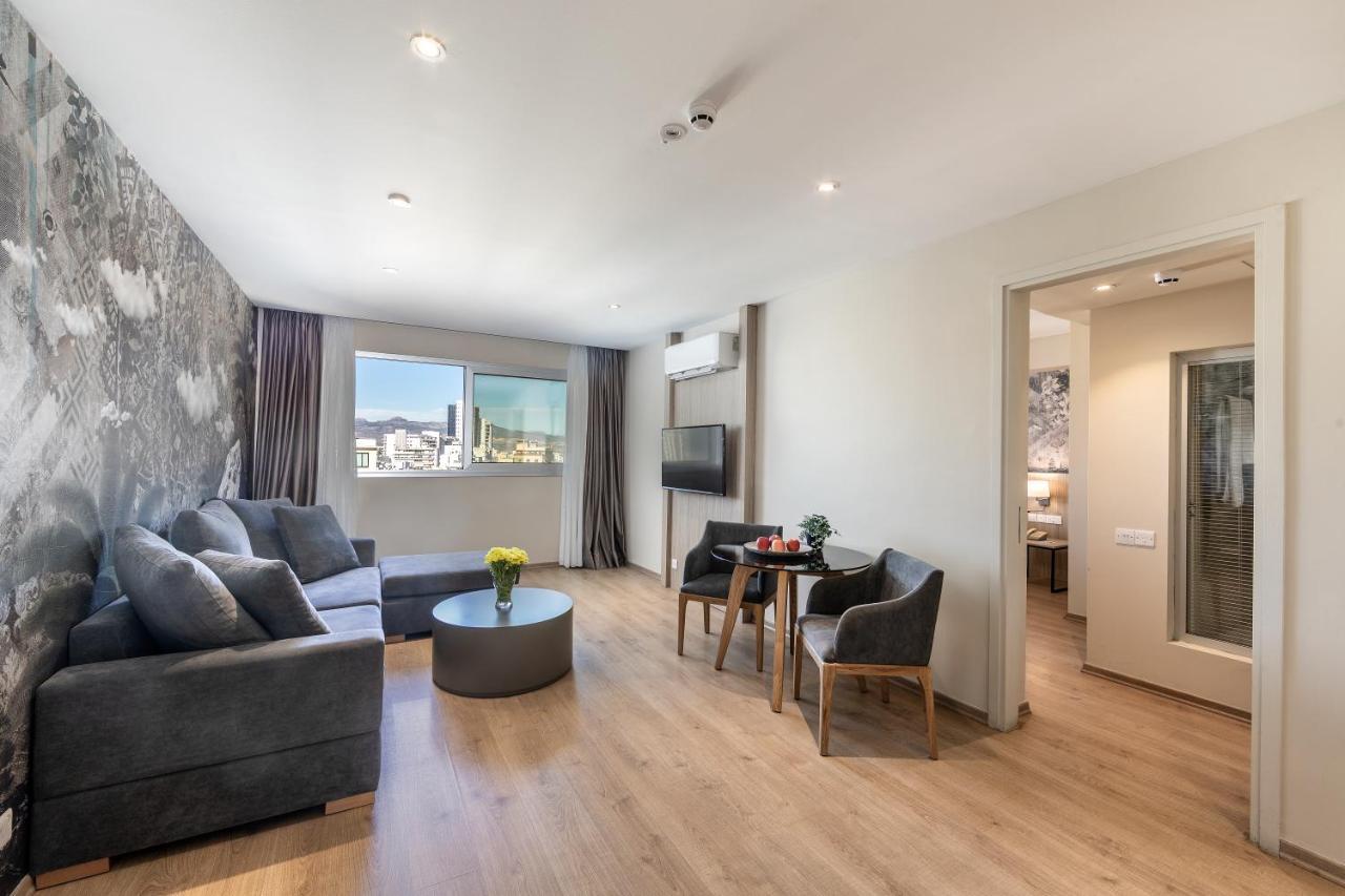 Deluxe Queen Suite