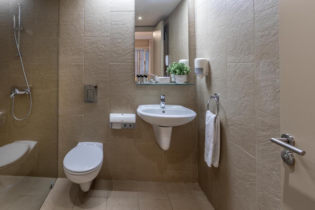 Deluxe Queen Suite