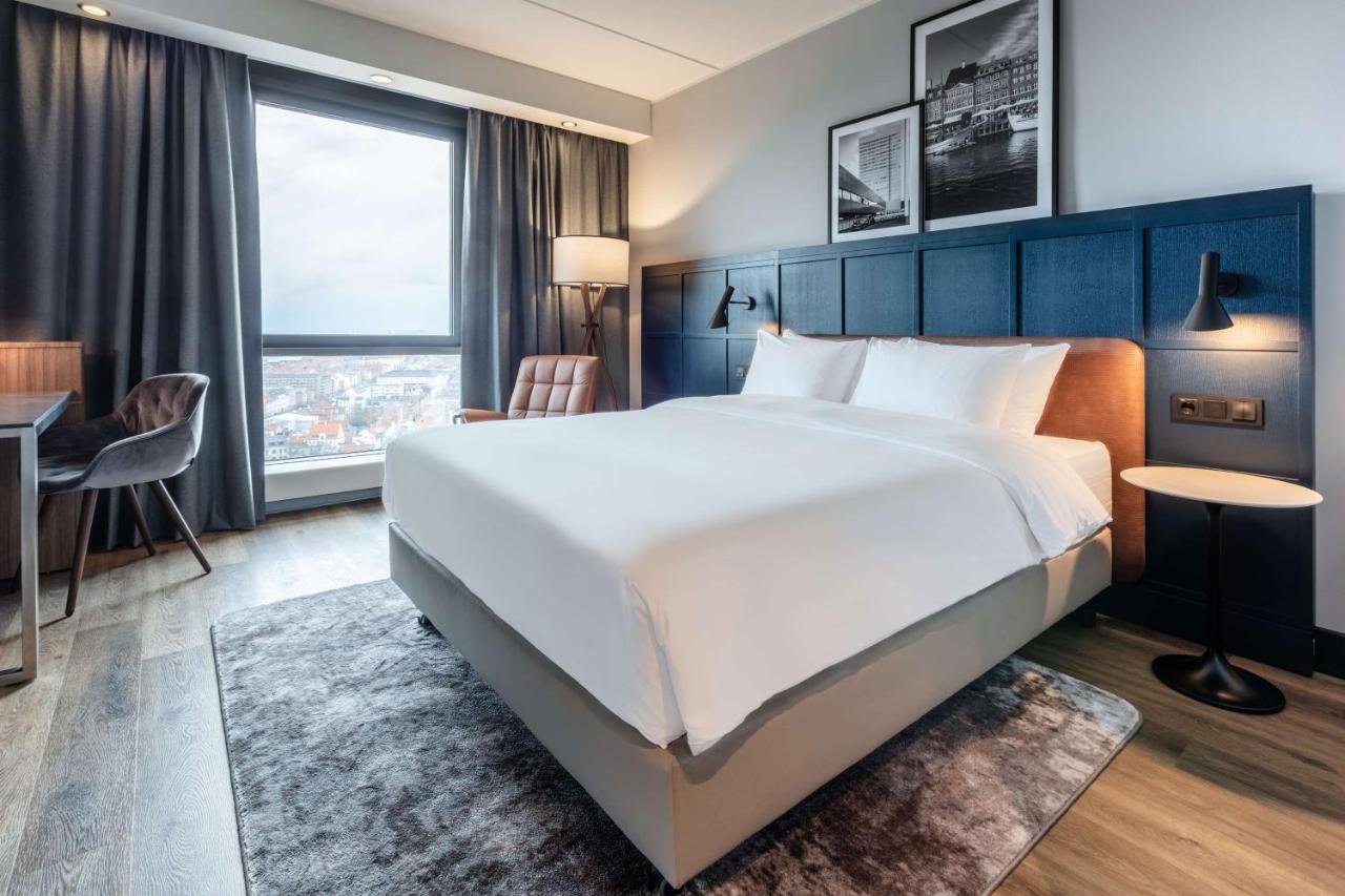 Junior Suite Panoramic City View