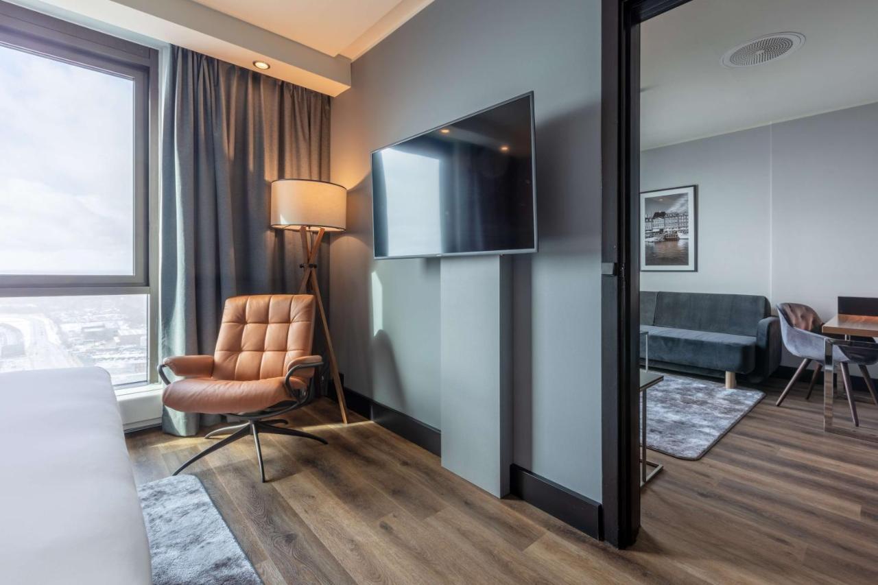 Junior Suite Panoramic City View