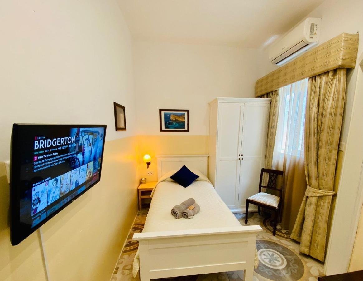Single Room Private Bathroom