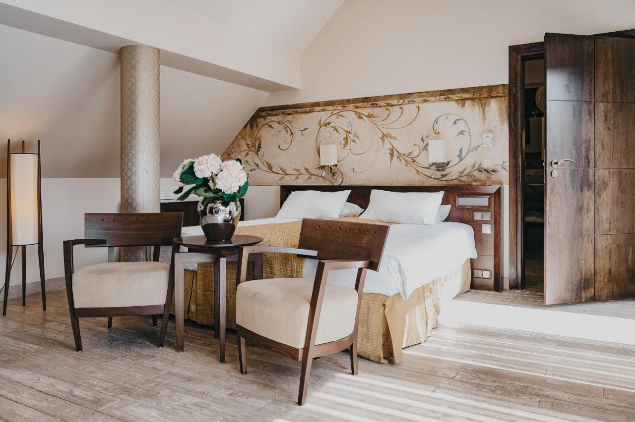 Deluxe Double Room,1399138289:JPEG