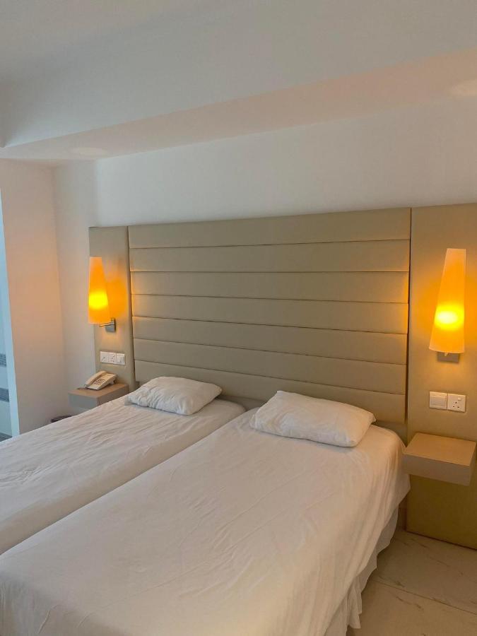Superior Double or Twin Room Side Sea View