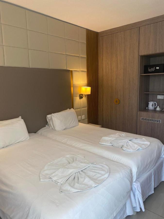 Superior Double or Twin Room Side Sea View