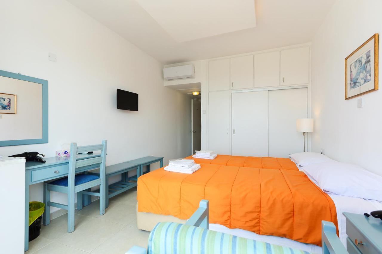 Double or Twin Room Sea View