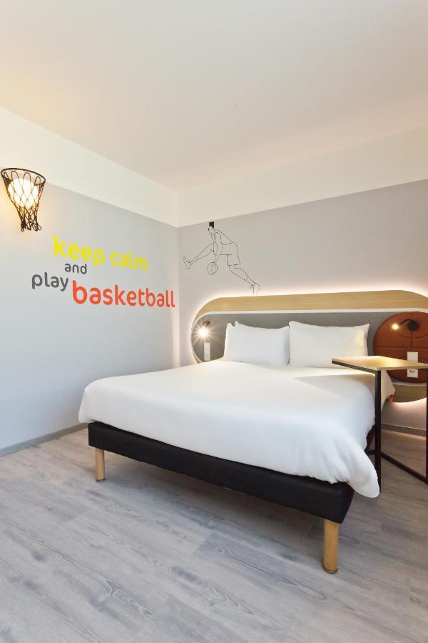 Room Queen Bed Sofa Bed