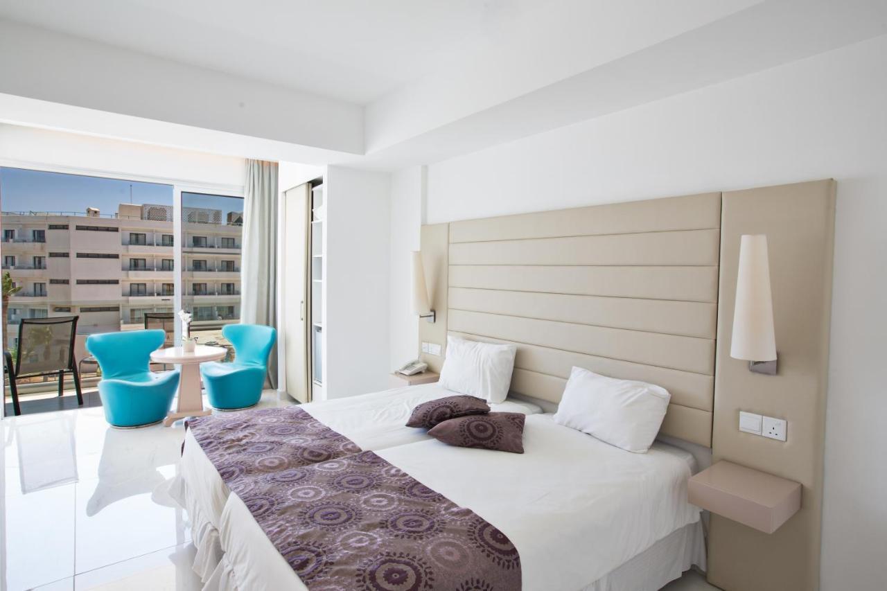Superior Double or Twin Room Side Sea View