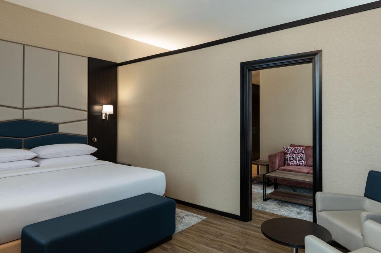 Junior King Suite