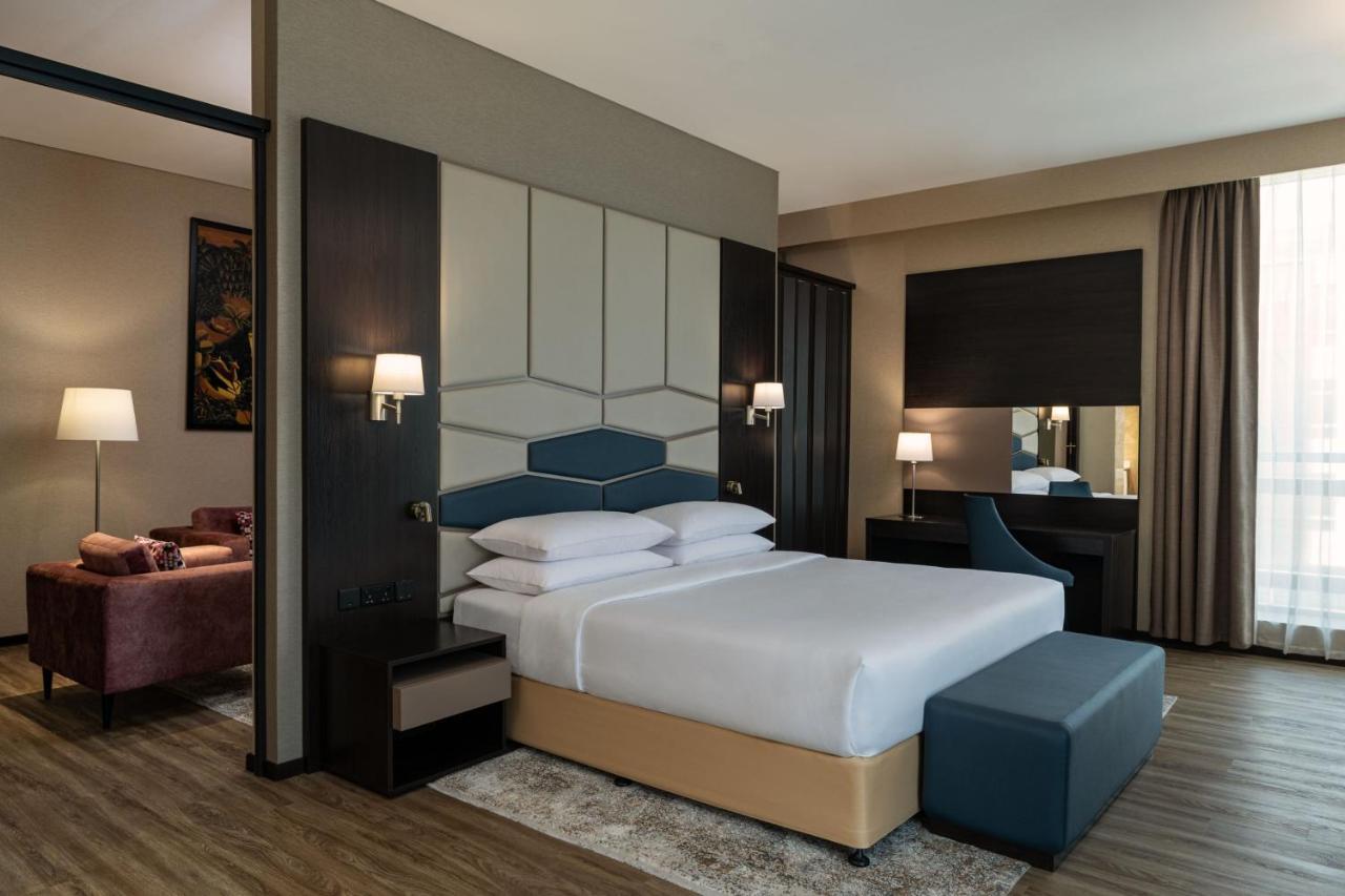 Premium One-Bedroom King Suite
