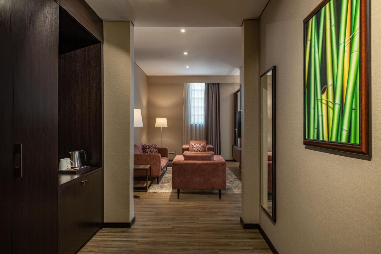 Premium One-Bedroom King Suite