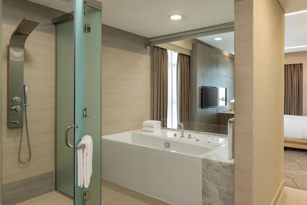 One-Bedroom King Suite