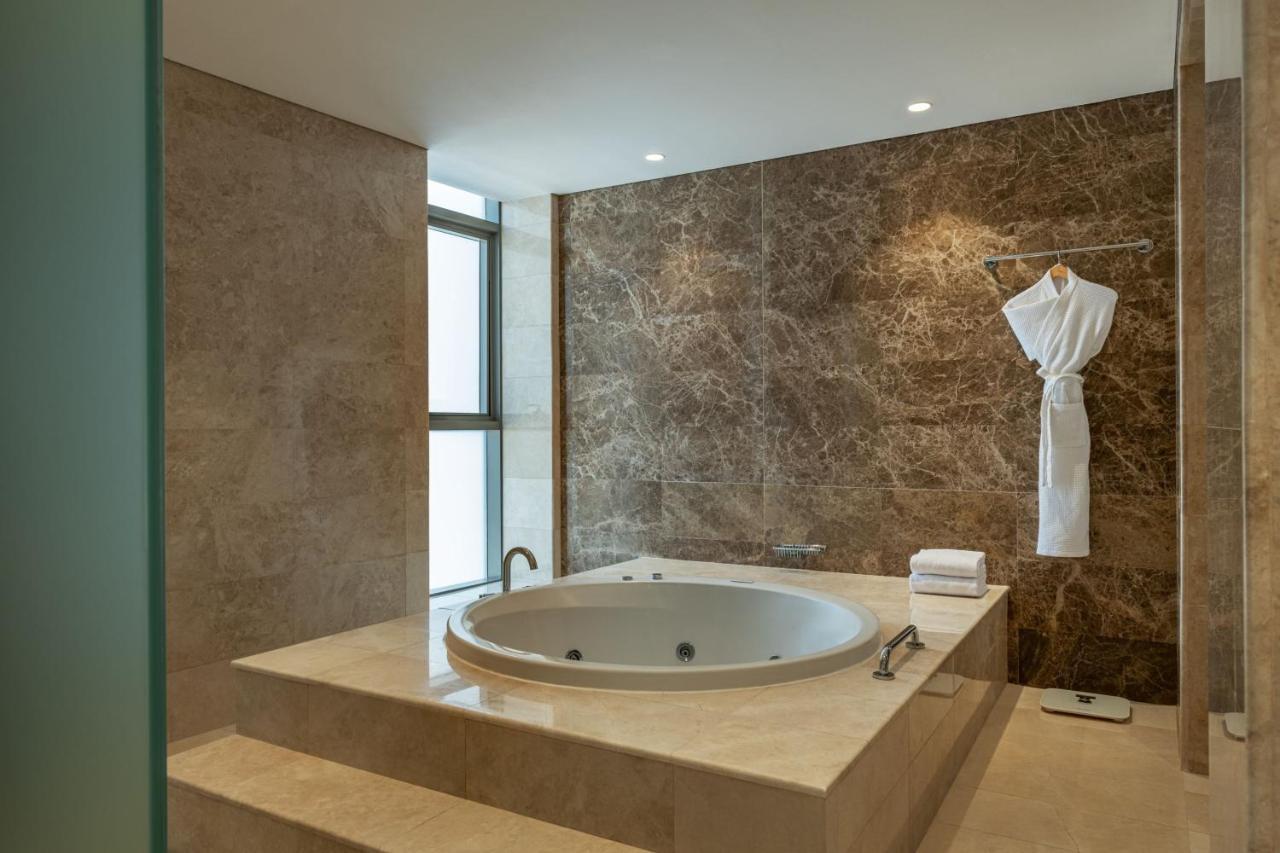 Premium One-Bedroom King Suite