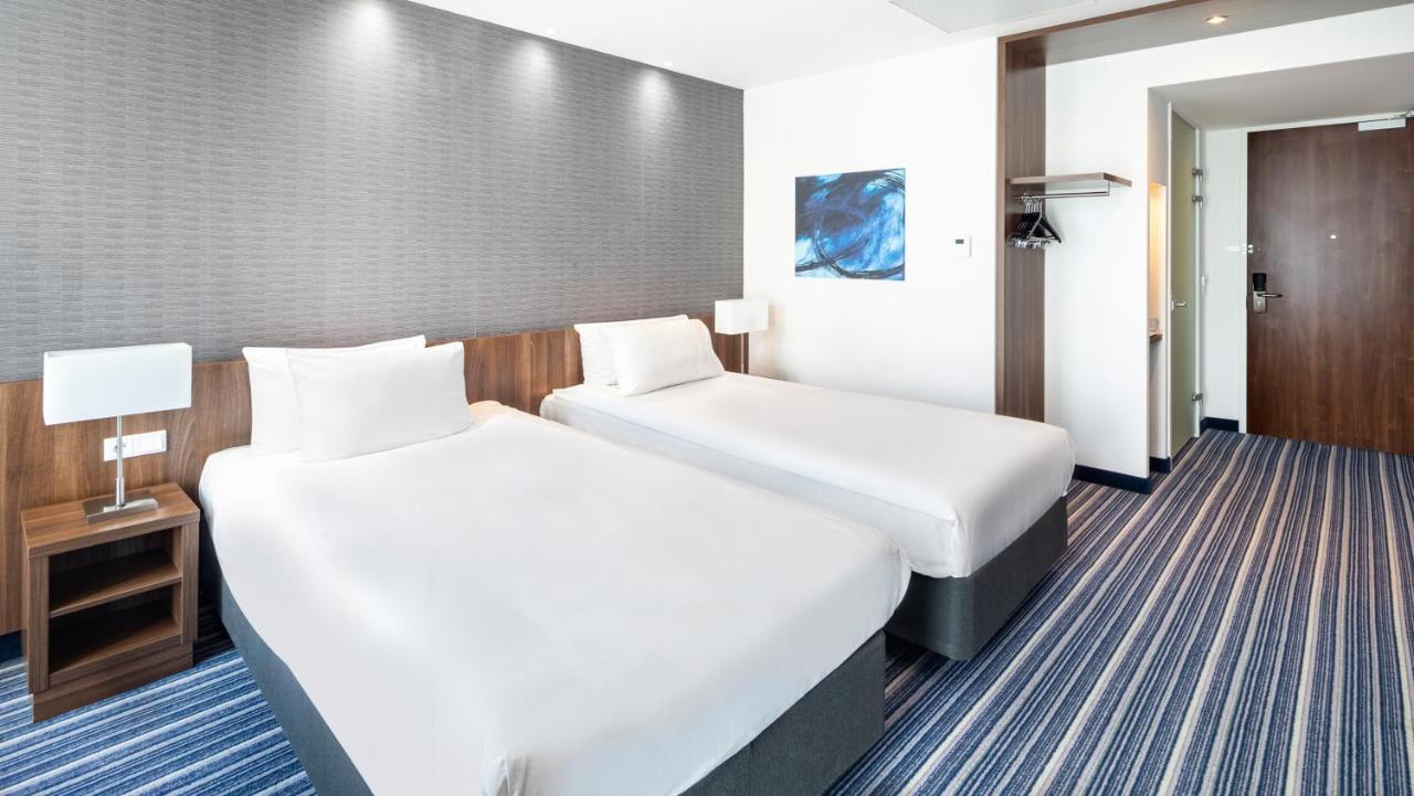 Standard Twin Room City View