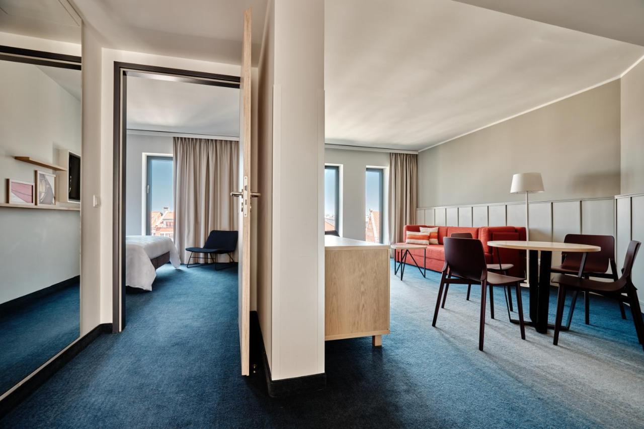 Apartament z łóżkiem typu king-size i widokiem na rzekę