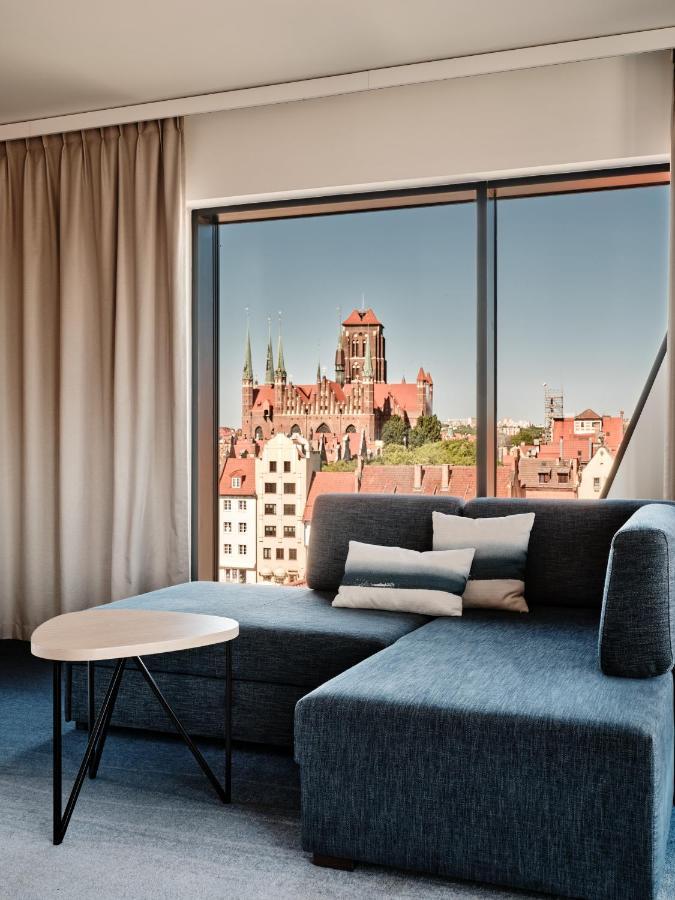 Pokój typu Premium z łóżkiem typu king-size i widokiem na rzekę