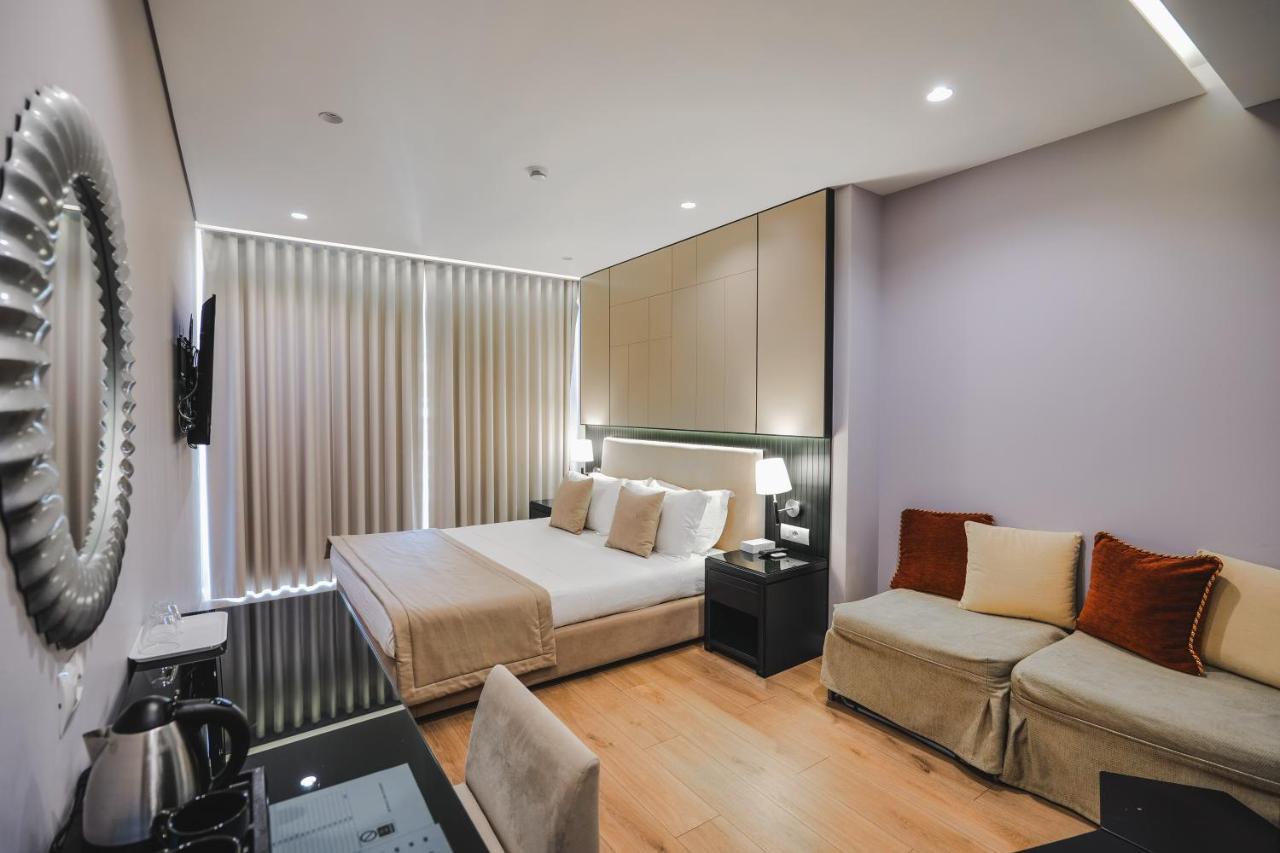 Apartament typu Suite z łóżkiem typu king-size i widokiem na morze