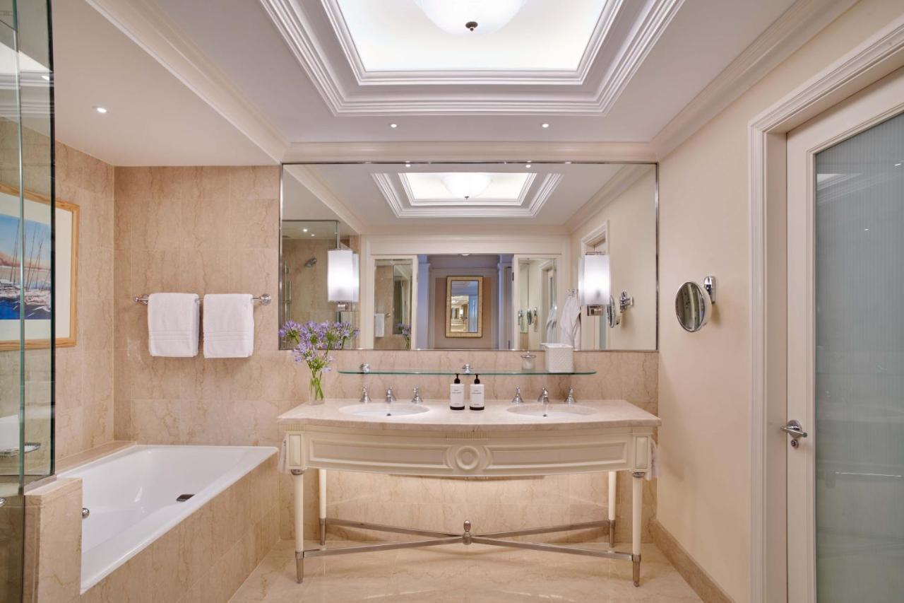Premium Corniche Suite