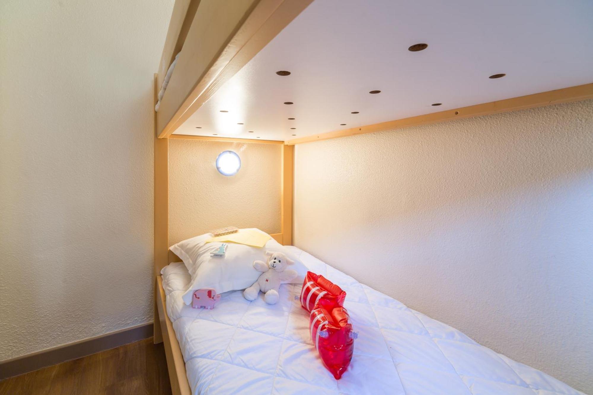 One-Bedroom Apartment Sleeping Alcove Terrace or Balcony Sea View