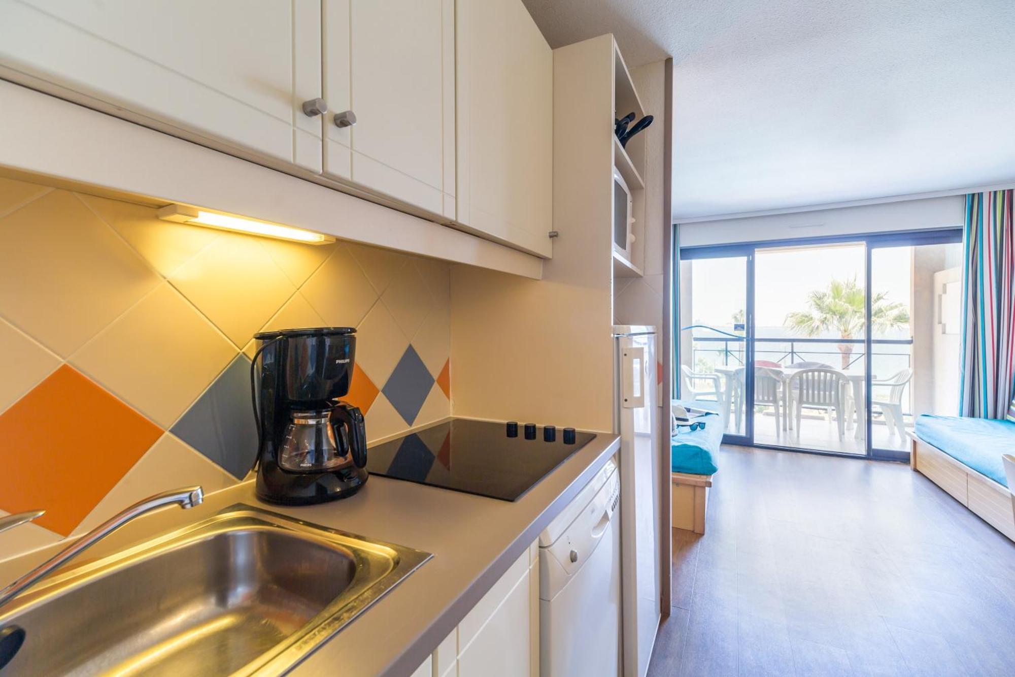 One-Bedroom Apartment Sleeping Alcove Terrace or Balcony Sea View