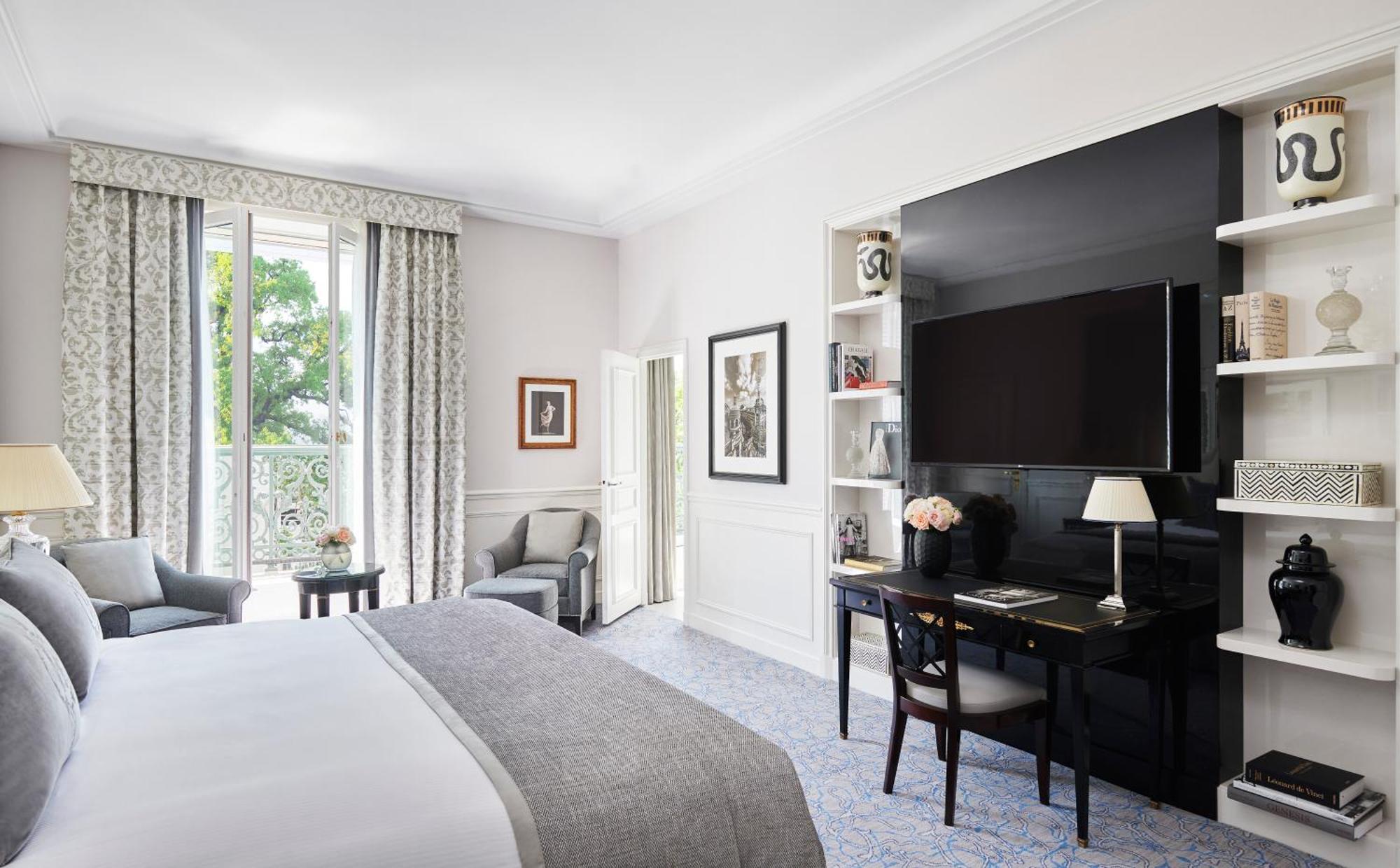 Apartament typu Junior Suite z łóżkiem typu king-size i balkonem