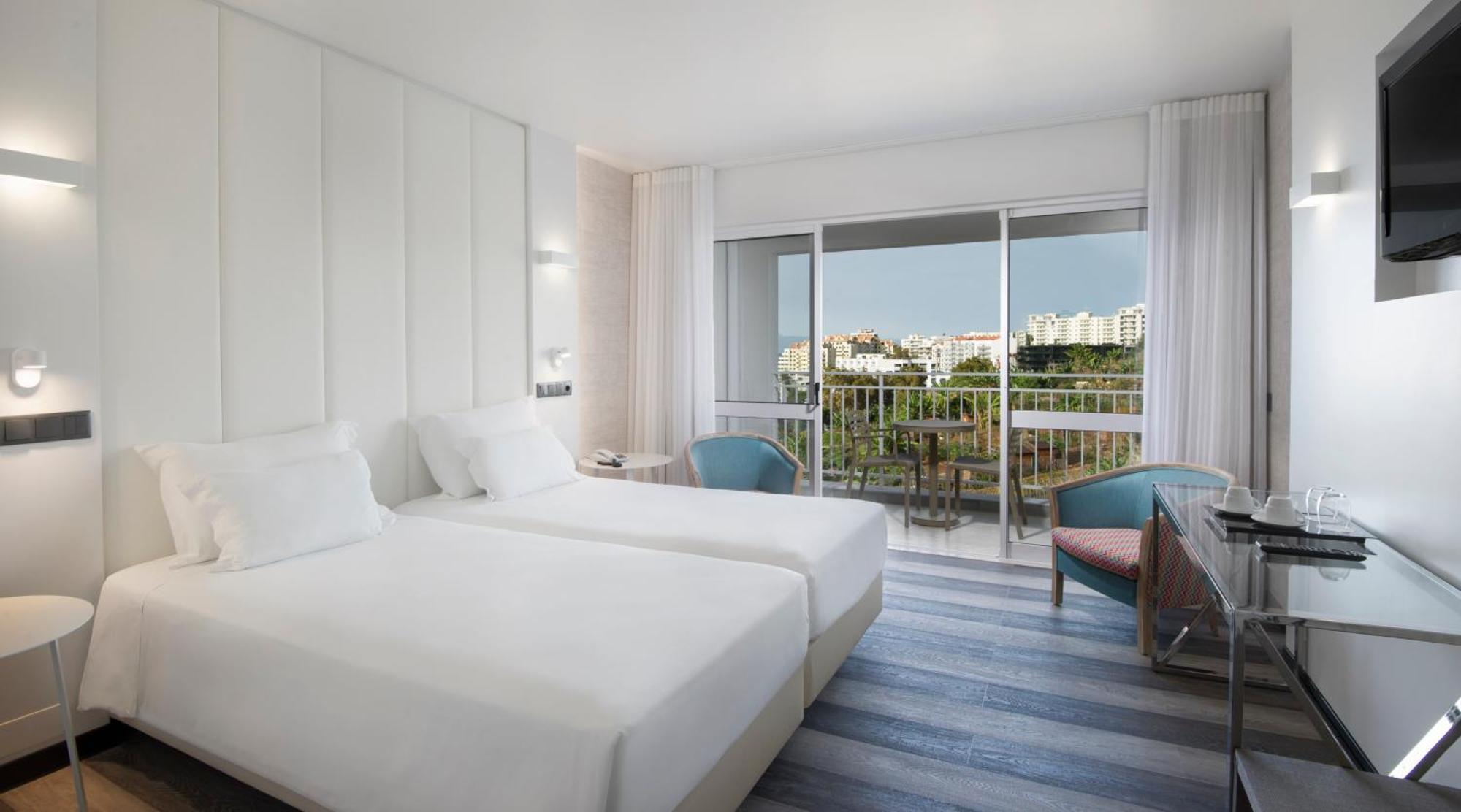 Double or Twin Room Side Sea View