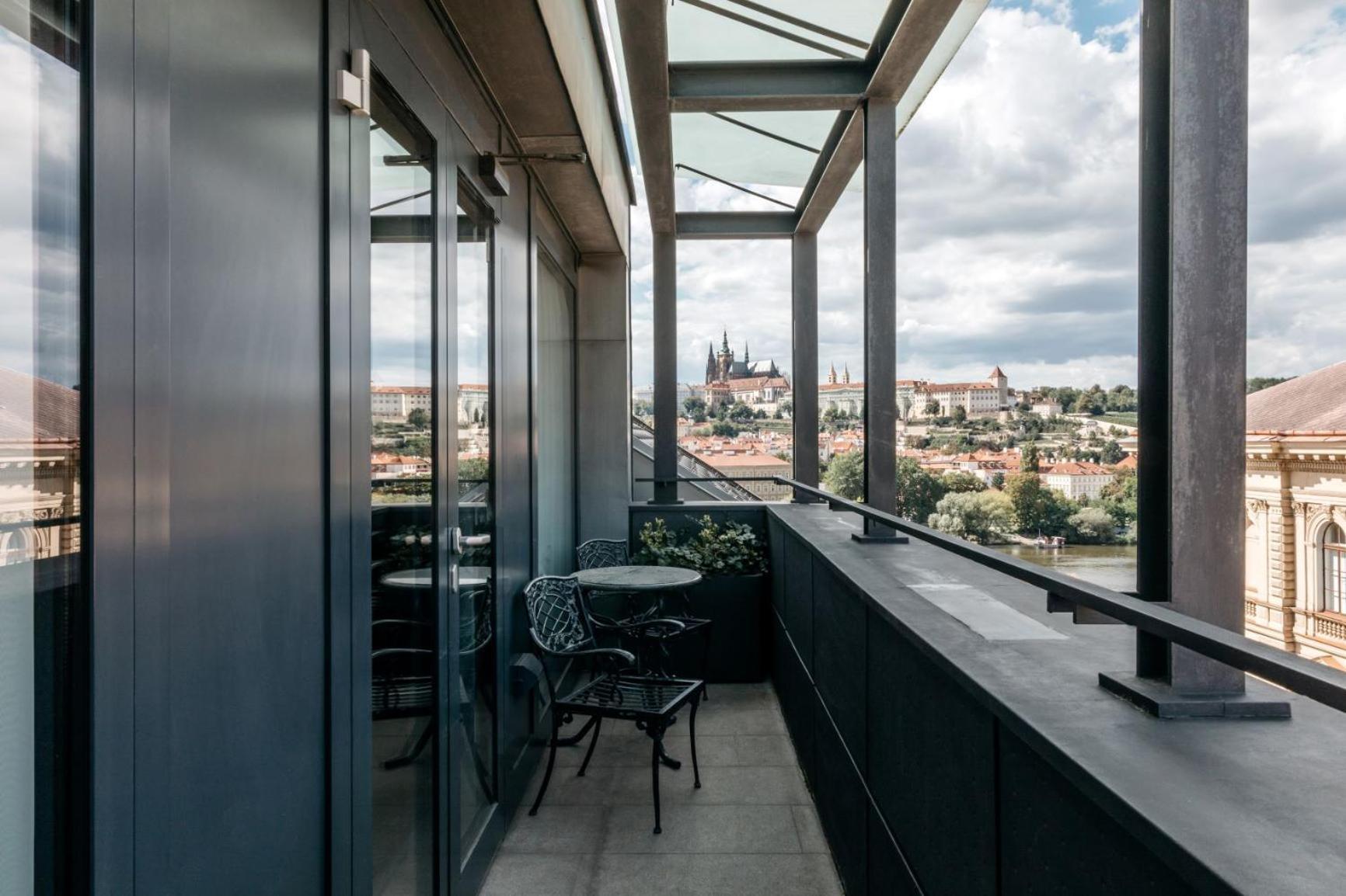 Dwupoziomowy apartament typu Suite z balkonem