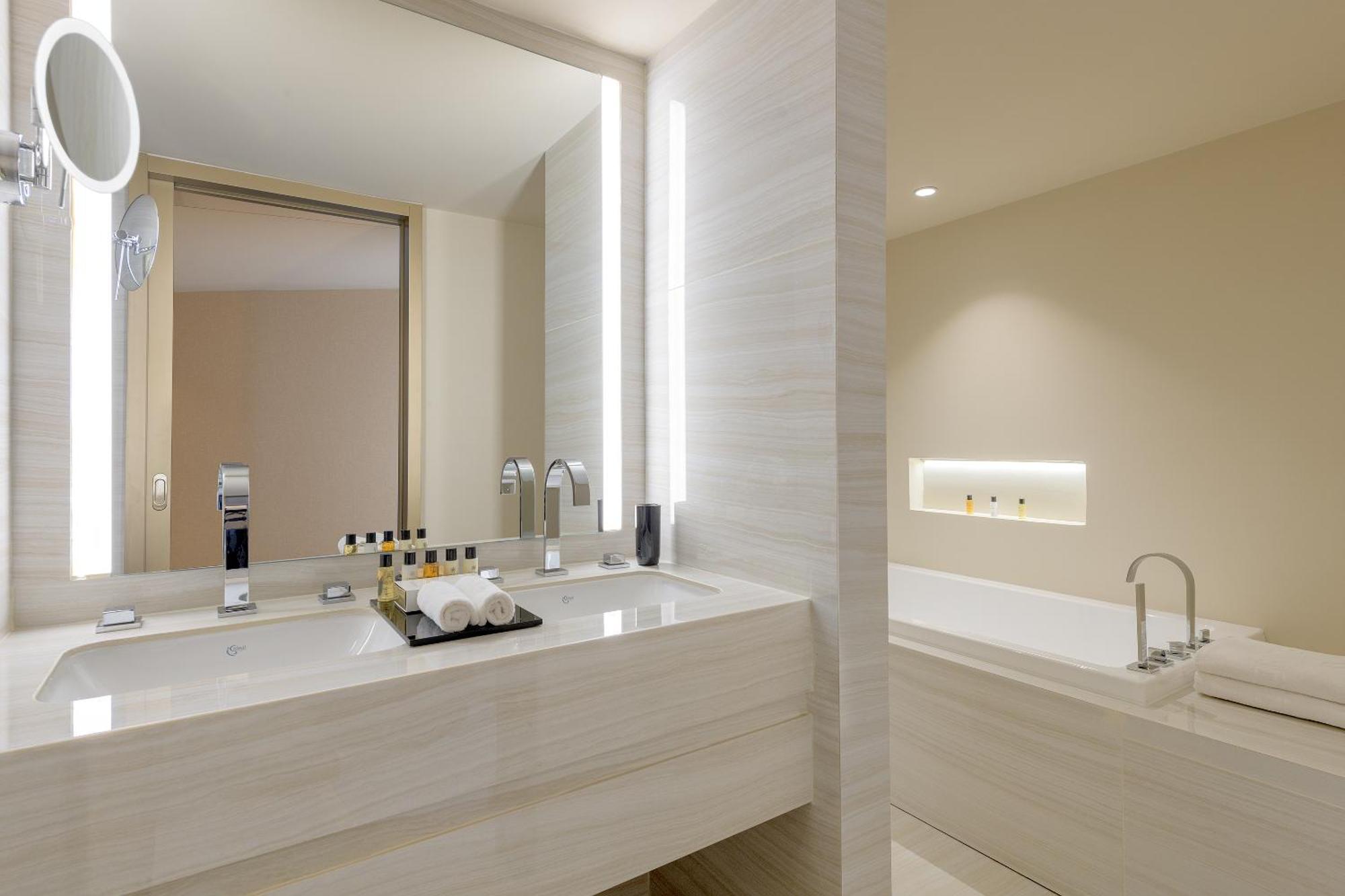 Signature Suite Sea View