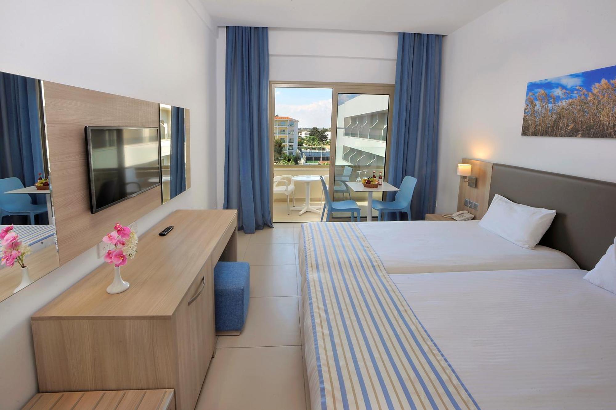 Superior Room Side Sea View