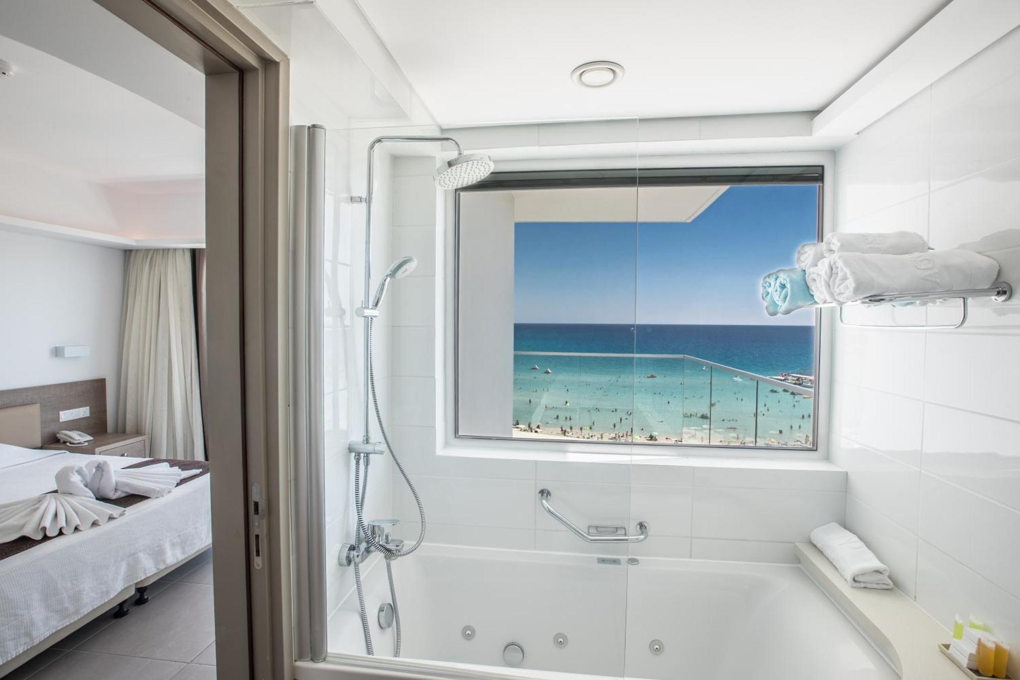 Deluxe Suite Sea View