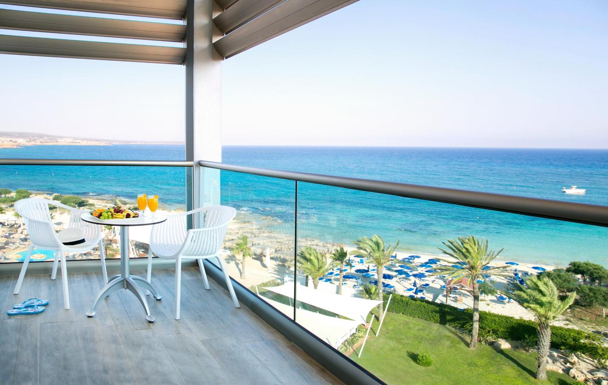 Superior Double or Twin Room Front Sea View
