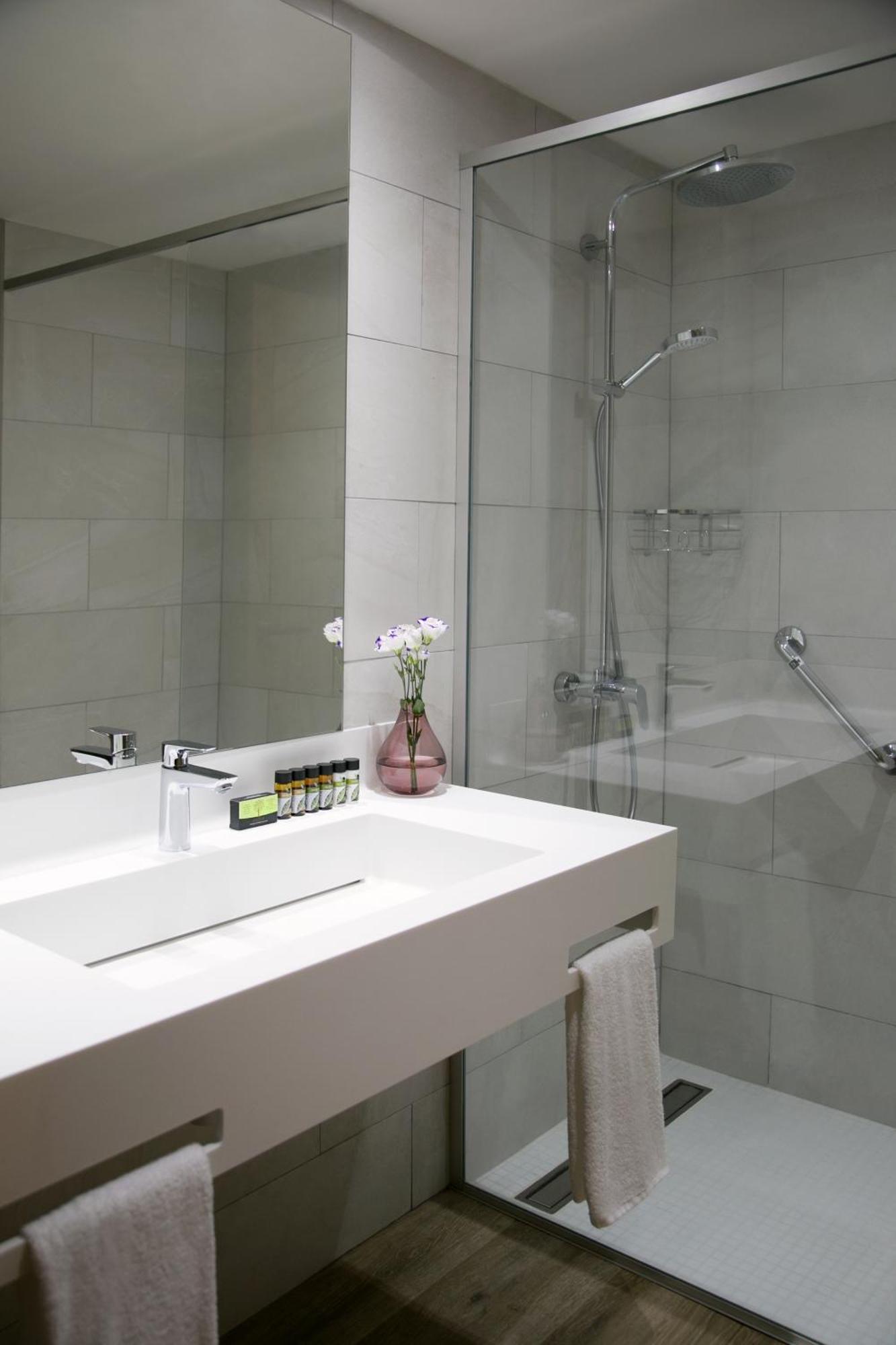 Superior Double or Twin Room Front Sea View