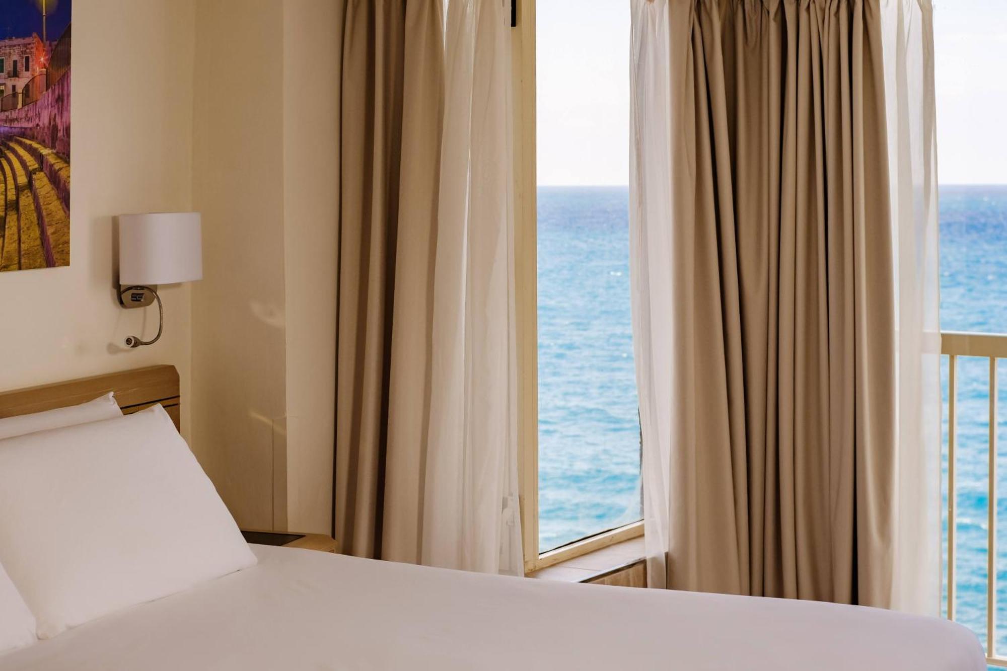 Standard Double or Twin Room Sea View
