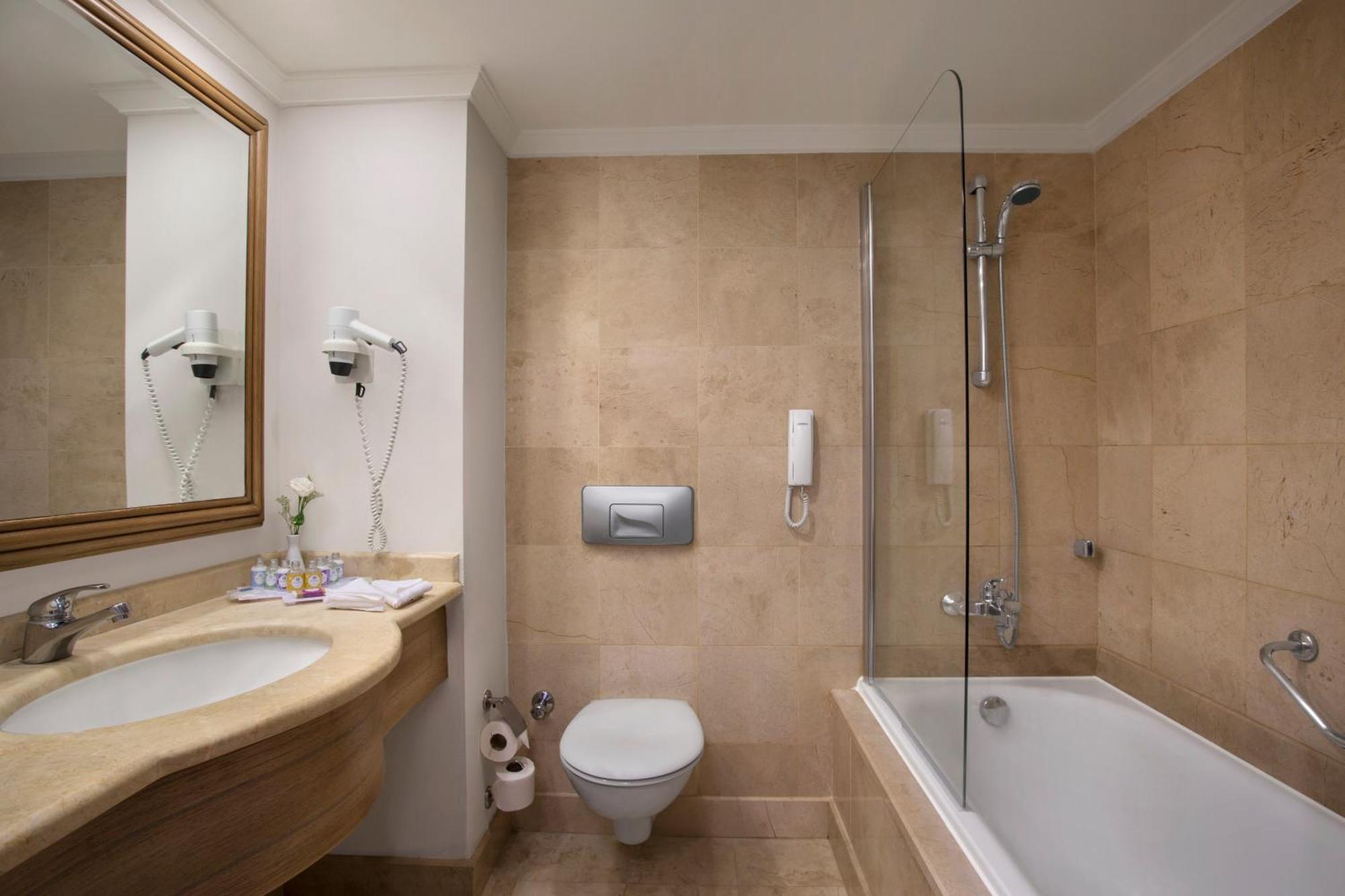 Apartament typu Junior Suite (3 osoby dorosłe + 1 dziecko)