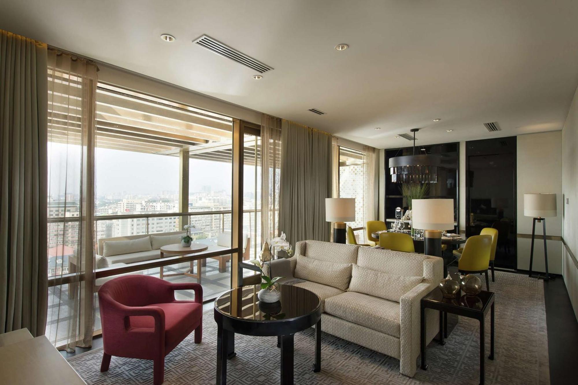 Premier One-Bedroom King Suite Terrace
