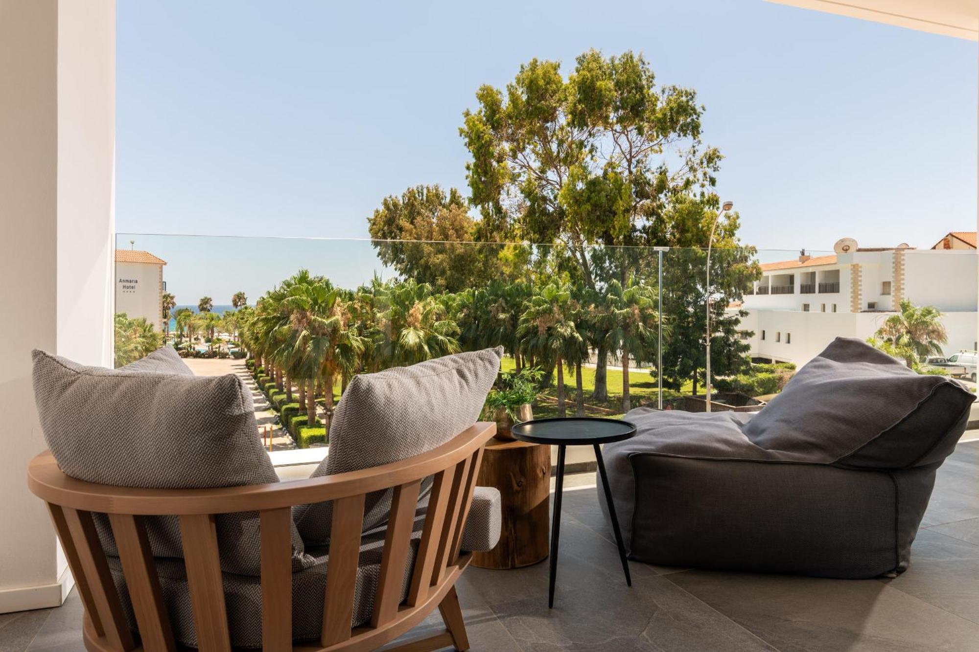 Suite Balcony,793906503:JPEG