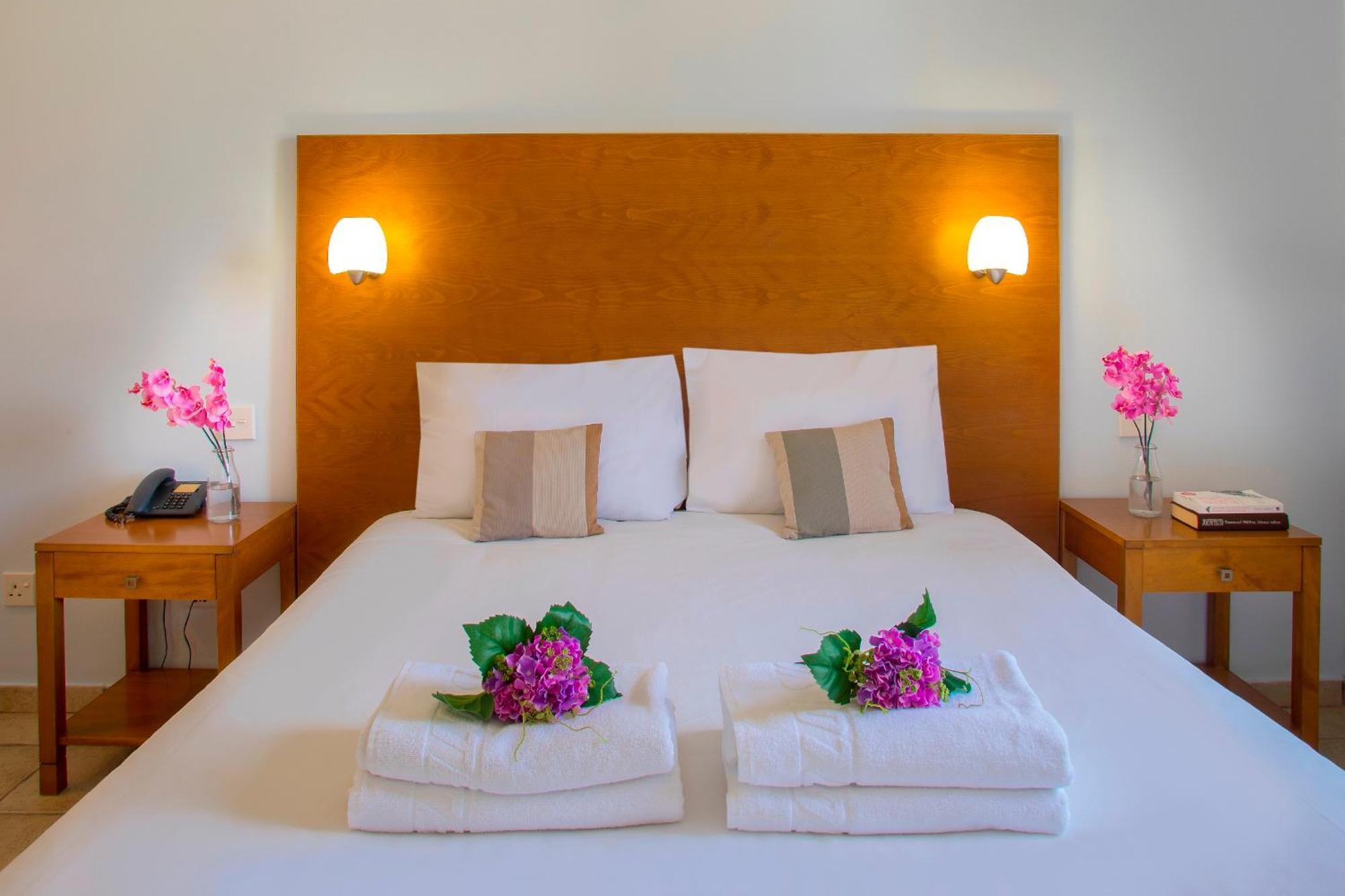 Poolside One Bedroom Suite