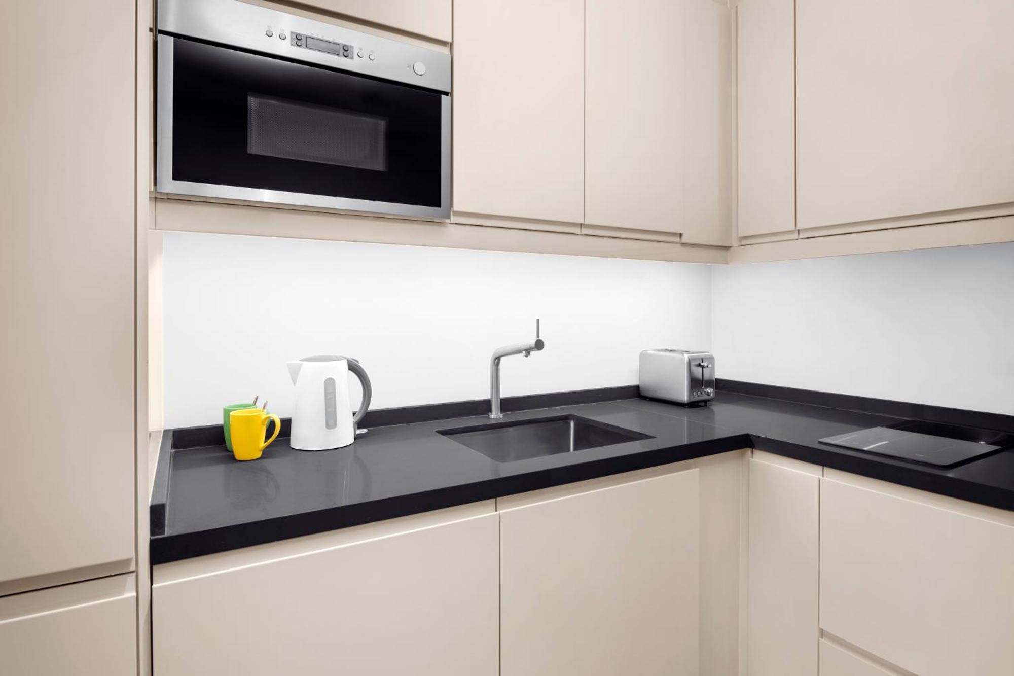 1 King One-Bedroom Apartment Creek View