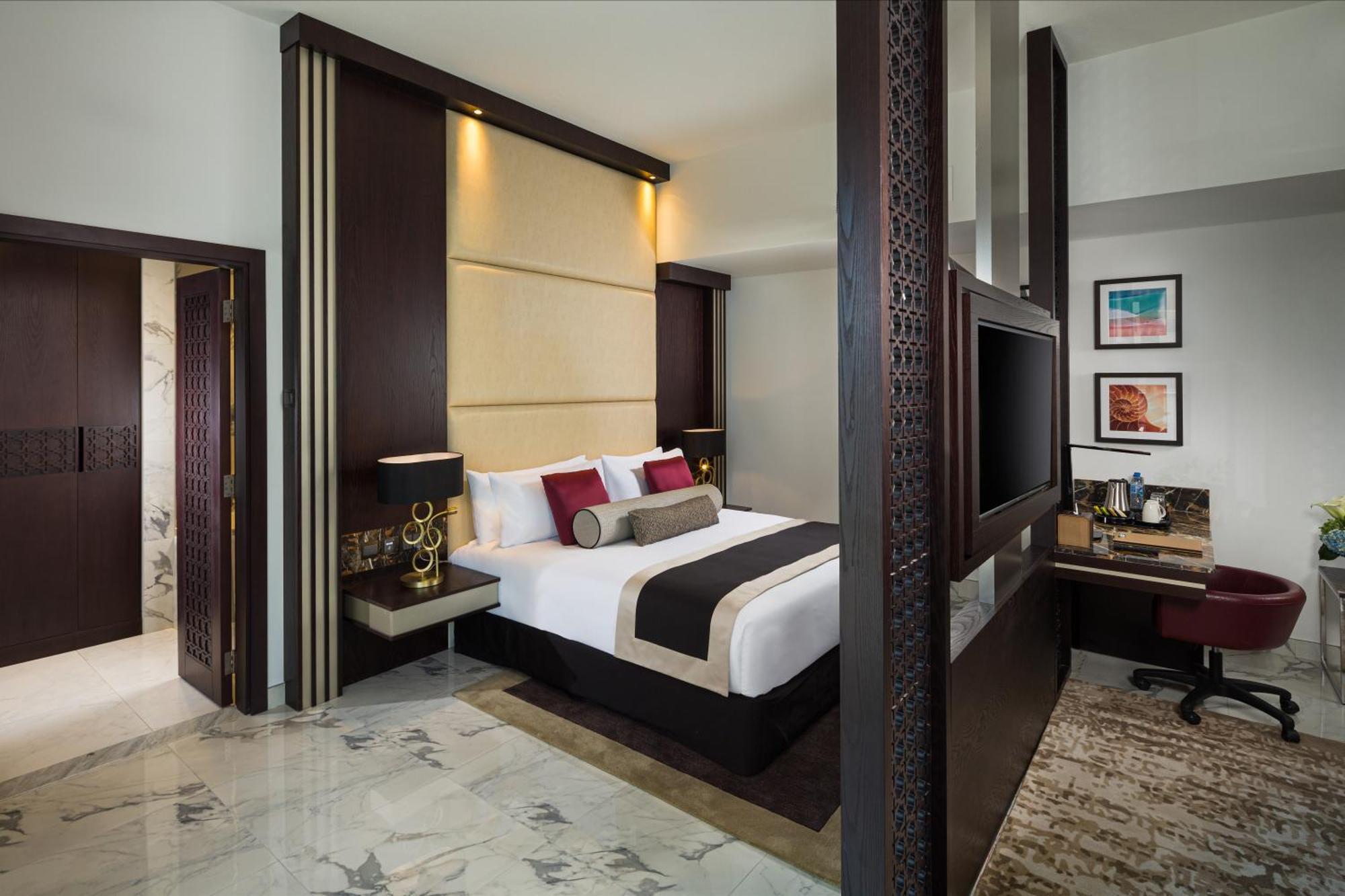 Executive Place Balcony including Soluna Beach Club Access on Palm Jumeirah early check at 11am late check out at 4pm on Food & Beverage valid until 30th September 2026