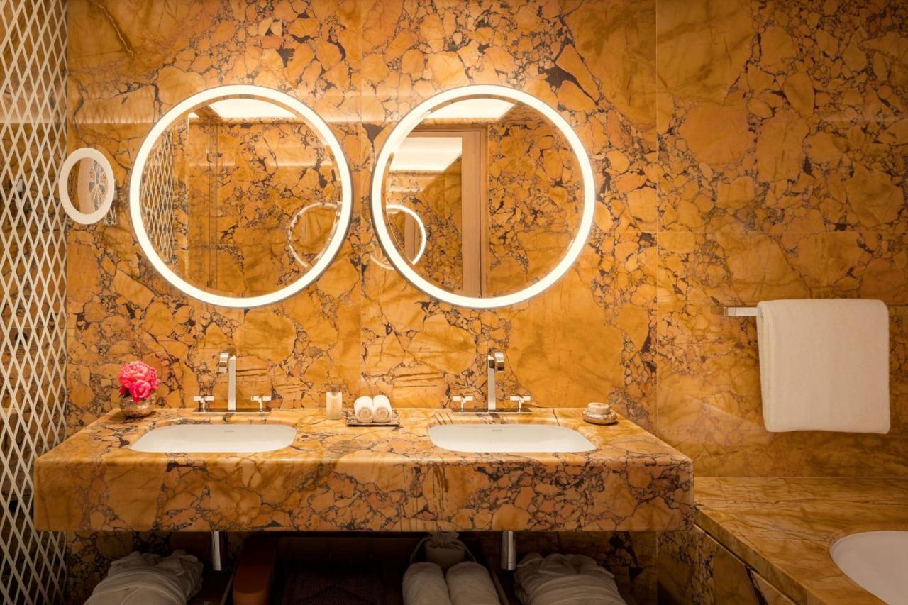 Apartament typu Deluxe Suite z 1 sypialnią, łóżkiem typu king-size i widokiem na miasto