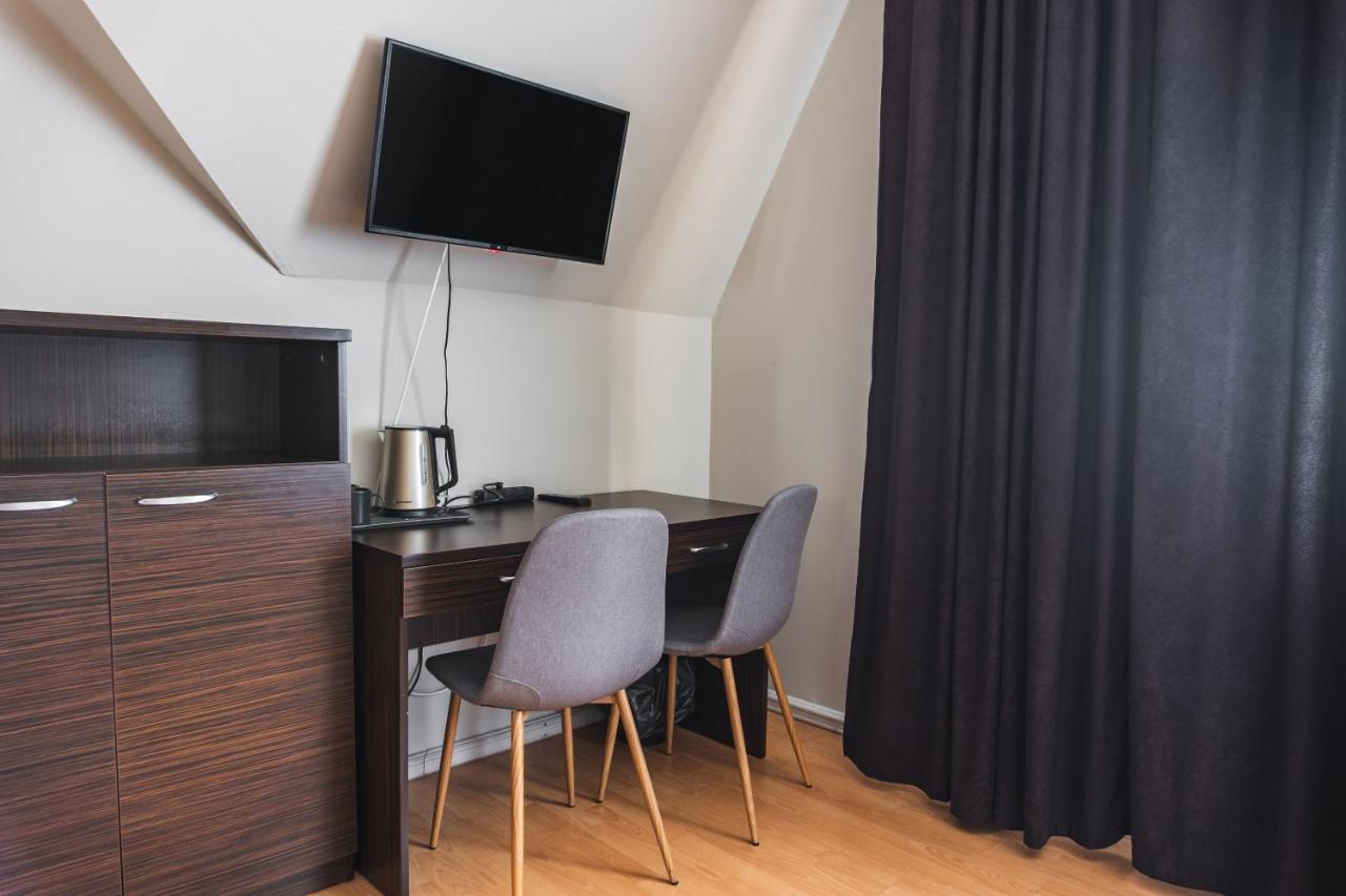 Family Room,1480128509:JPEG