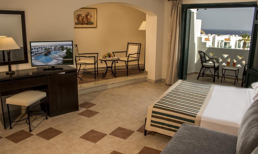 Family Superior Queen or Twin Bed Pool View