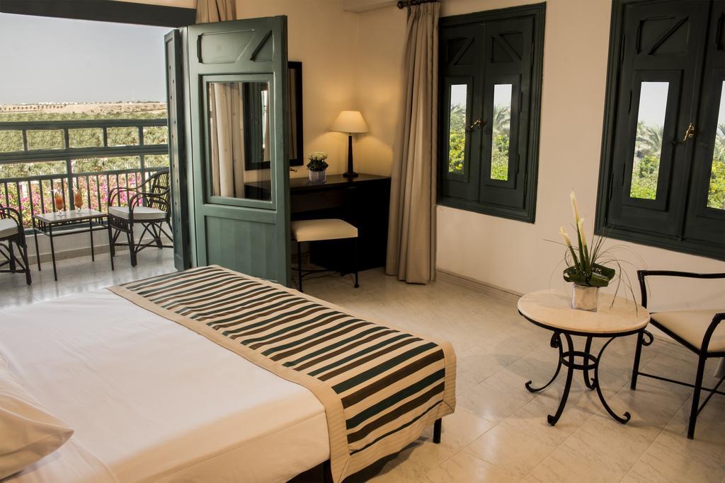 Standard Queen or Twin Bed Garden View