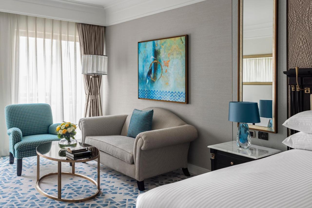 Classic King Room Ergonomic Flex Space Pool View