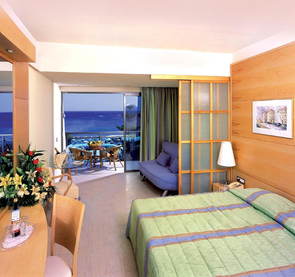 Double or Twin Room Sea View
