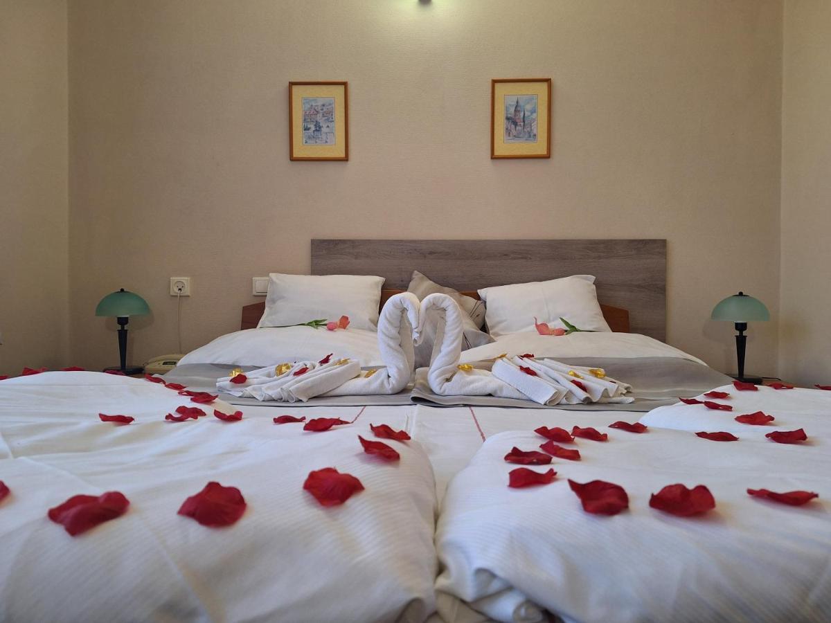 Double Room,1498593685:JPEG