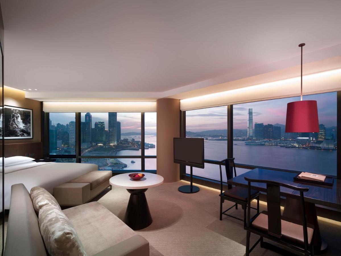 Deluxe King Room Harbour View Club Access