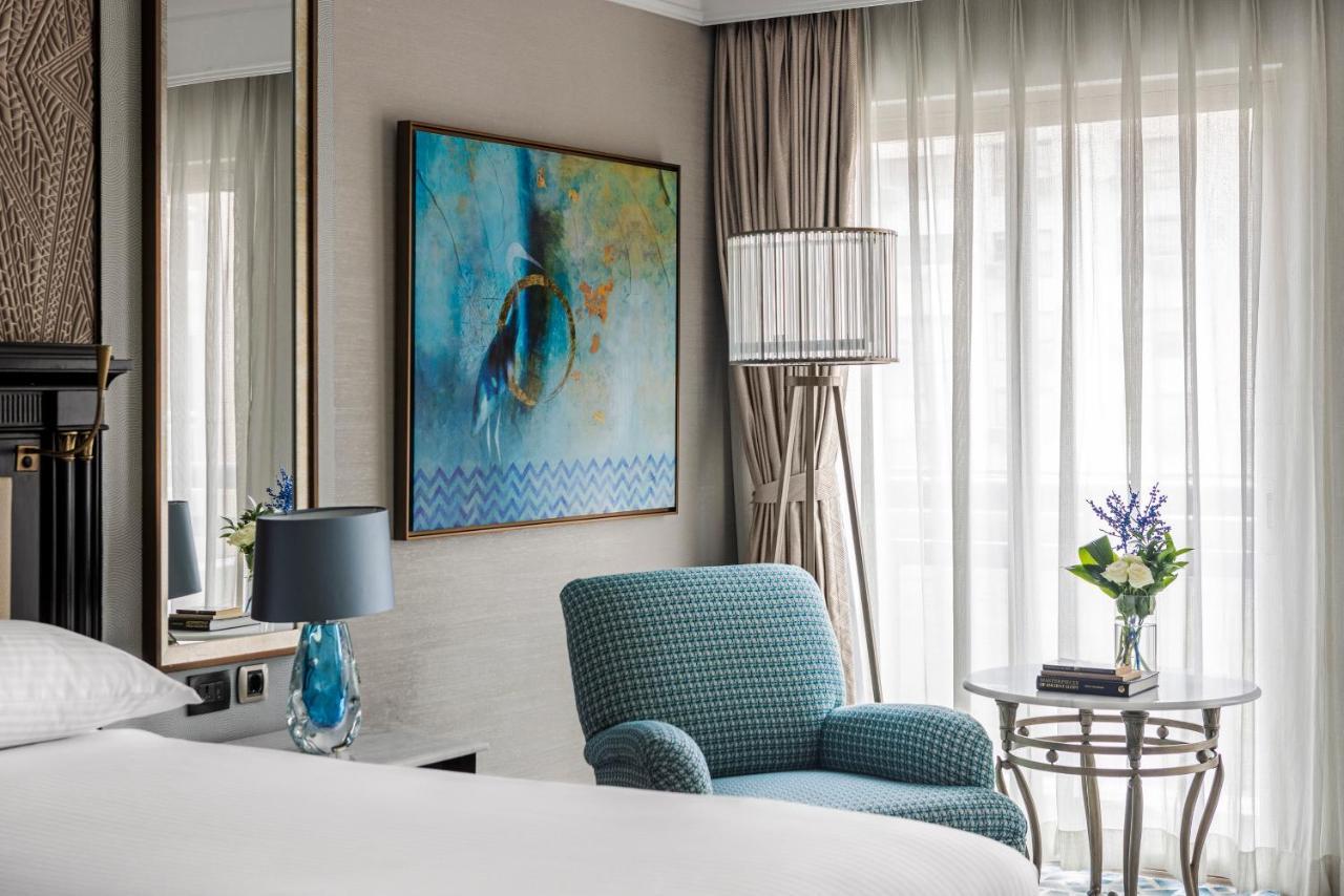 Classic King Room Ergonomic Flex Space Pool View
