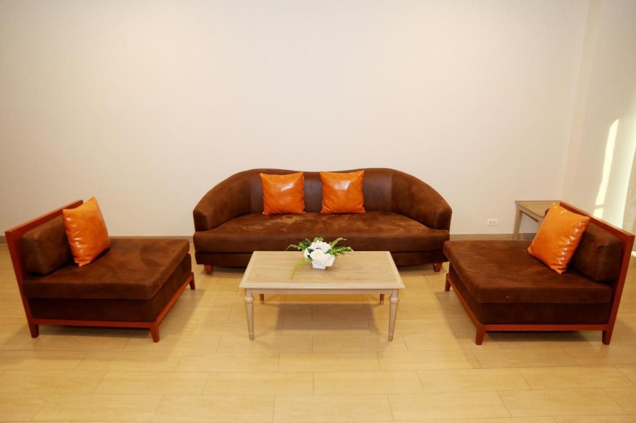 Apartament typu Suite z łóżkiem typu king-size i widokiem na basen
