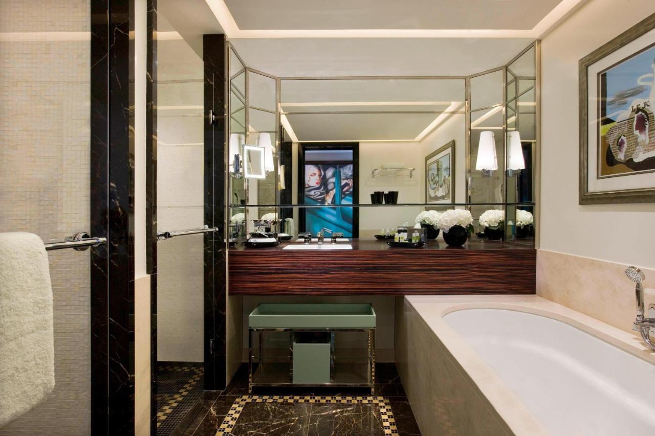 Art Deco Deluxe Super King Guest room 1 Super King